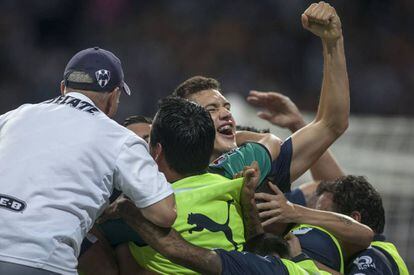 C&eacute;sar Montes del Monterrey celebra su gol frente a Tigres en las finales de la Liga MX