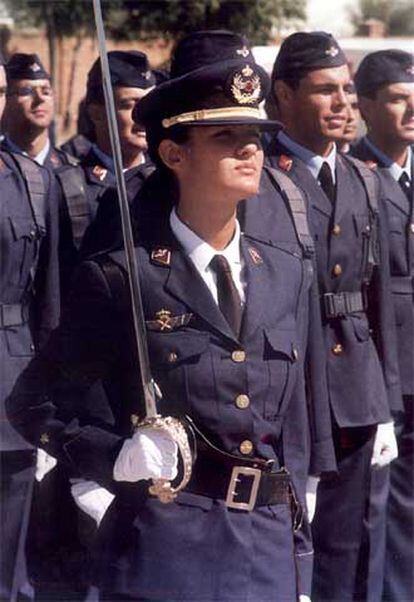 Noemí Holgado, teniente del Ejército del Aire, en un acto castrense.