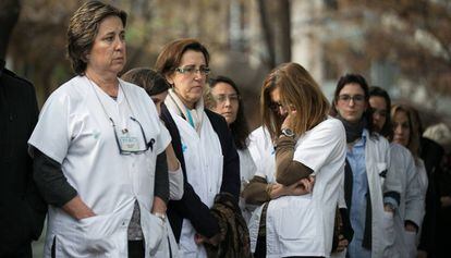 Minuto de silencio en el centro médico de Barcelona donde trabajaba la doctora asesinada.