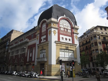 El Palacio de Bellas Artes antes de que se derribara su cúpula.