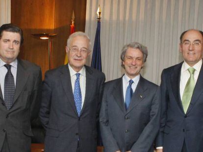 Foto de archivo del nombramiento de Eduardo Montes como presidente de Unesa, en 2010. En los laterales, los presidentes de Endesa, Borja Prado, e Iberdrola, Ignacio Galán.