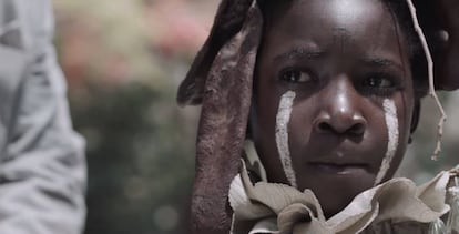 Fotograma de la película I'm not a Witch de la realizadora zambiana Rungano Nyoni.