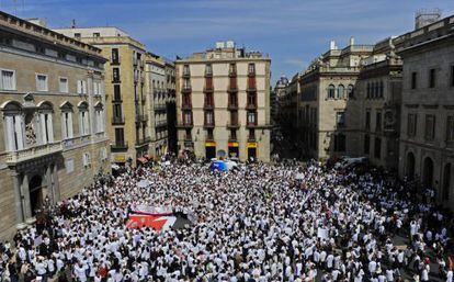Protesta de farmac&eacute;uticos en la pla&ccedil;a Sant Jaume de Barcelona el 21 de marzo.