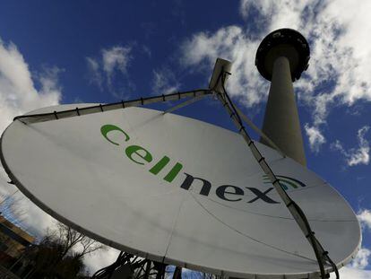 Logotipo de Cellnex en sus instalaciones de Torrespa&ntilde;a.