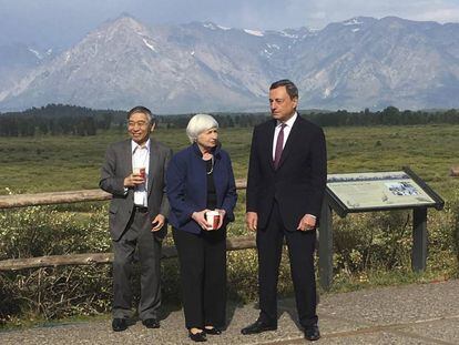 Yellen, Draghi y Haruhiko Kuroda, gobernador del banco de Jap&oacute;n, en Jackson Hole.