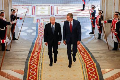 Joe Biden y el rey Felipe VI, este martes en el Palacio Real de Madrid. 