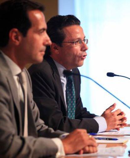 Salvador Victoria y Javier Fernández-Lasquetty, durante la rueda de prensa.