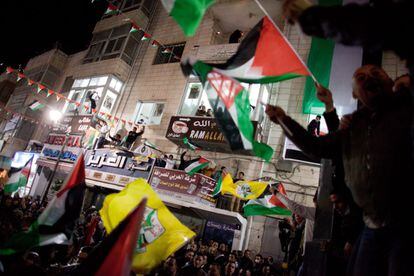 Palestinos celebran en Ramallah la resolución de la Asamblea General de Naciones Unidas.
