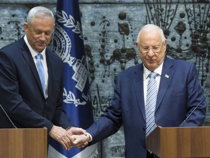 El líder centrista Benny Gantz (izquierda) y el presidente de Israel, Reuven Rivlin, el miércoles en Jerusalén.
