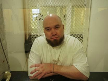 John Henry Ramírez, en el corredor de la muerte de Livingston (Texas), durante una entrevista con EL PAIS en diciembre de 2021.