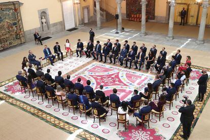 Felipe VIs reunió con las últimas promociones del cuerpo de ingenieros Técnicos de Obras Públicas durante una audiencia real, celebrada en el palacio de la Zarzuela este jueves.