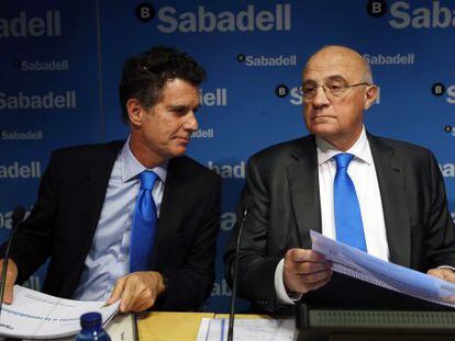 Guardiola y Oliu, durante la presentaci&oacute;n de los resultados de 2013.