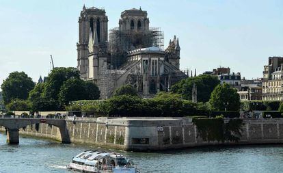 Vista de los trabajos de reconstrucción de la catedral de Notre Dame tras el incendio del 15 de abril 