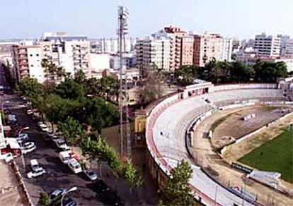 Terrenos del estadio Colombino de Huelva, en la barriada de Isla Chica. Pedro Rodríguez, alcalde de Huelva.