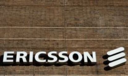Logotipo de Ericsson en la sede de la compañía en Estocolmo.