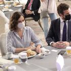 07-09-2021 (ID) La presidenta de la Comunidad de Madrid, Isabel Díaz Ayuso; el presidente del Partido Popular, Pablo Casado, y el alcalde de Madrid, José Luis Martínez-Almeida, intervienen durante un desayuno informativo del Forum Europa, organizado por Nueva Economía Forum, en el Hotel Four Seasons, el 7 de septiembre de 2021, en Madrid España). El encuentro tiene lugar al día siguiente de la inauguración del Año Judicial en el Tribunal Supremo de Madrid, en el que el presidente del CGPJ invitó al PP y al PSOE a renovar el órgano, y una semana después de que el presidente de la Comunidad de Madrid expresara su intención de presentar su candidatura a la presidencia del partido en Madrid. EMPRESA Eduardo Parra - Europa Press