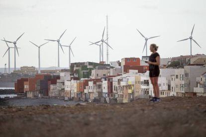 Planta eólica en la localidad de Pozo Izquierdo, en Gran Canaria. / PACO PUENTES (EL PAÍs)