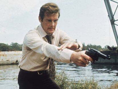 El actor Roger Moore, durante el rodaje de su primera pel&iacute;cula como James Bond, &#039;Vive y deja morir&#039; (1973). 