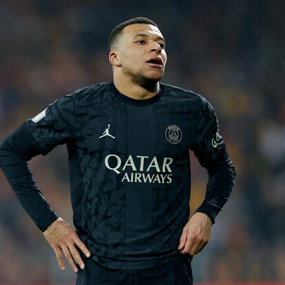 Soccer Football - Ligue 1 - RC Lens v Paris St Germain - Stade Bollaert-Delelis, Lens, France - January 14, 2024 Paris St Germain's Kylian Mbappe reacts REUTERS/Abdul Saboor