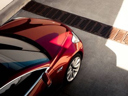 Cada detalle del Tesla Model 3 al descubierto en este vídeo de una hora