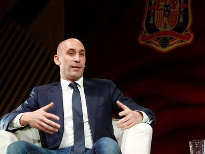 Rubiales durante la presentaci&oacute;n de su candidatura en un teatro en Madrid.