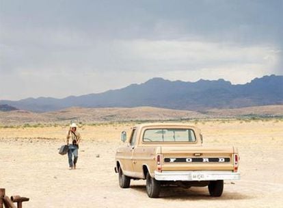 Josh Brolin, en la inmensidad del desierto de <i>No es país para viejos.</i>