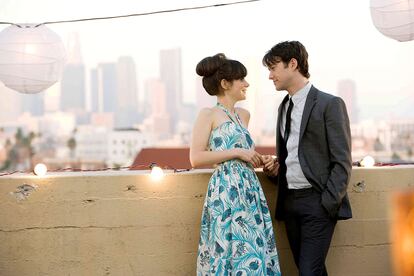 Zoey Deschanel y Joseph Gordon-Levitt en (500) Days of Summer (2009).