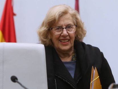 La alcaldesa de Madrid, Manuela Carmena, en el pleno del Ayuntamiento.