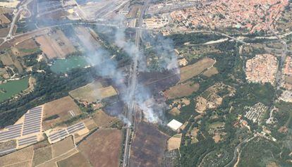 L'incendi a prop de la Jonquera, en una imatge de Twitter.