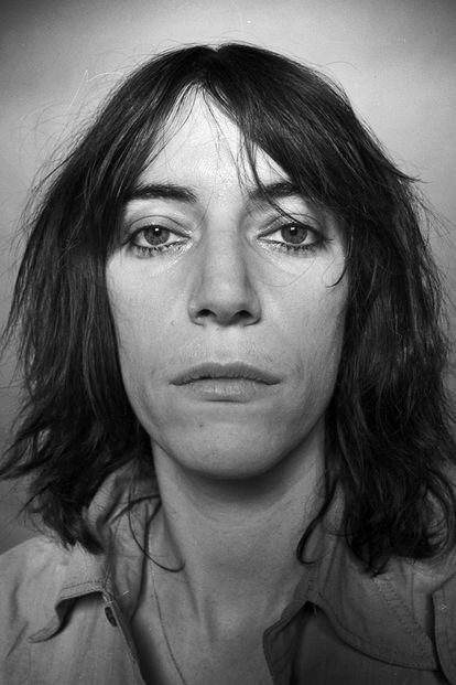 Studio portrait of Patti Smith, Amsterdam, Netherlands, 9th October 1976. (Photo by Gijsbert Hanekroot/Redferns)