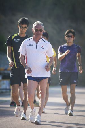 Jordi Llopart, durante un entrenamiento con el equipo japonés de marcha en Calella.