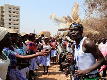 Los lugareños esperan con entusiasmo la llegada del Papa Francisco, este viernes en Juba.