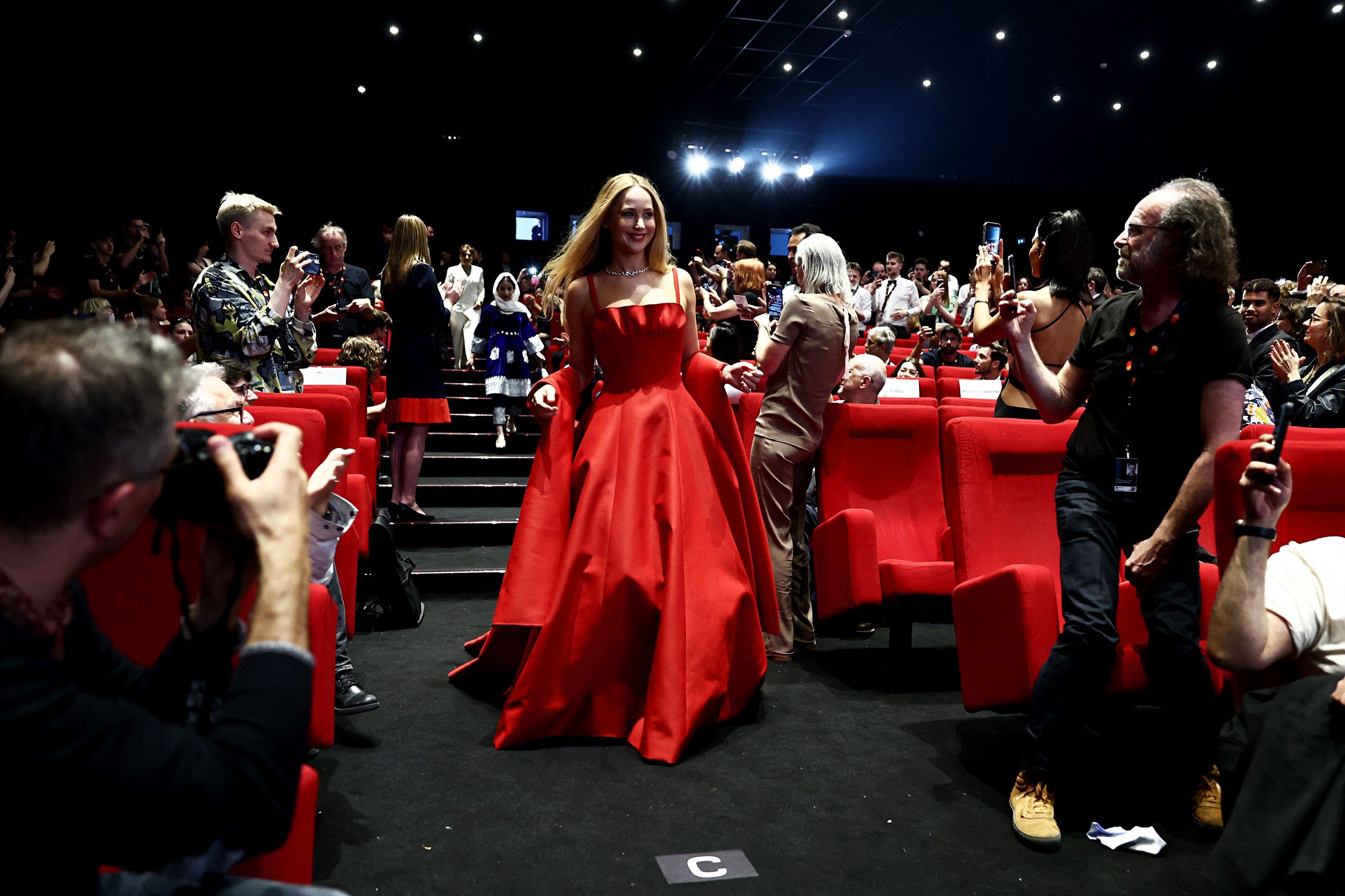 La actriz Jennifer Lawrence, momentos antes del pase del documental 'Bread and Roses' presentado el 21 de mayo en Cannes.
