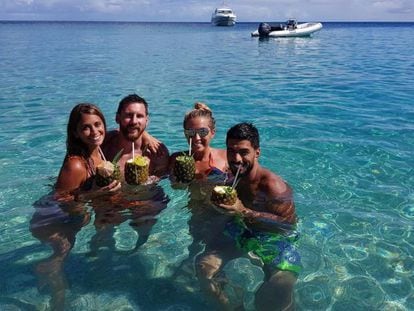 Antonela Roccuzo, Leo Messi, Sofia Balbi y Luis Suárez.