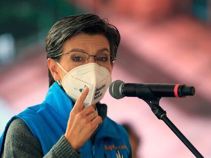 La alcaldesa Claudia López durante un evento en Bogotá para conmemorar el primer año de la pandemia del coronavirus.