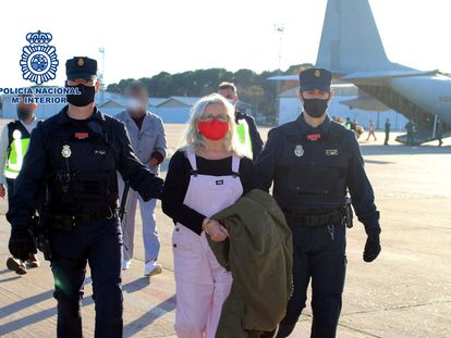 Natividad Jáuregui, trasladada por la Policía en noviembre de 2020 tras entregarla las autoridades belgas.