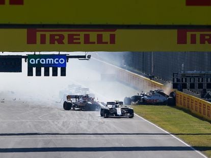 El choque entre Magnussen, Haas, Latifi, Giovinazzi y Sainz en Mugello este domingo.