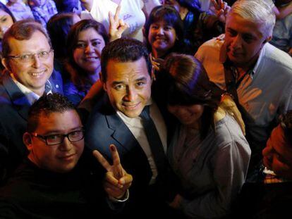 El candidato presidencial Jimmy Morales, en su casa de campaña.