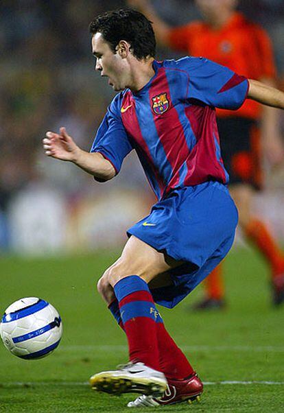 Iniesta, en un partido con el Barça.