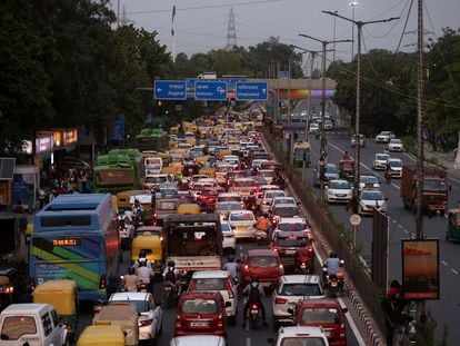 Circulation sur une autoroute à New Delhi, en Inde, le 6 septembre.