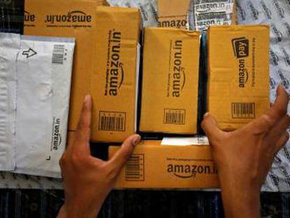 Reparto de paquetes de Amazon en Ahmedabad (India).