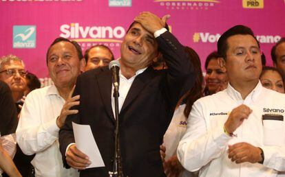 Silvano Aureoles celebra el resultado del PRD en Michoacán.