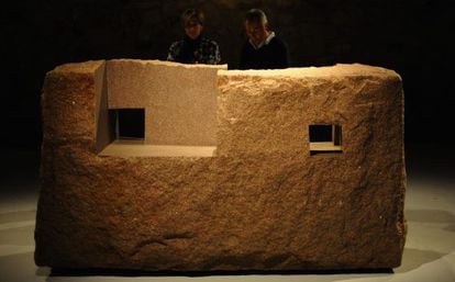 Exposici&oacute;n de Chillida en las Bodegas CVNE.