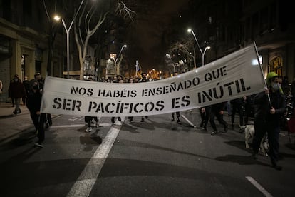 Pancarta en una de las manifestaciones tras el encarcelamiento de Pablo Hasél