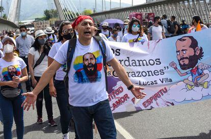 Una protesta por el asesinato, a manos de civiles armados, de Lucas Villa.