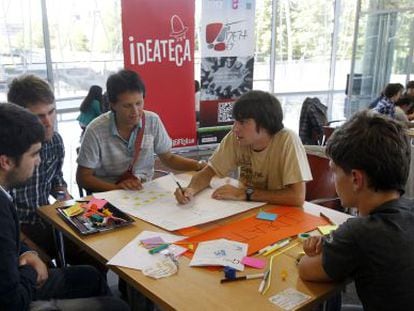 Varios de los participantes en la jornada de ayer celebrada por Innobasque en el Palacio Euskalduna de Bilbao.