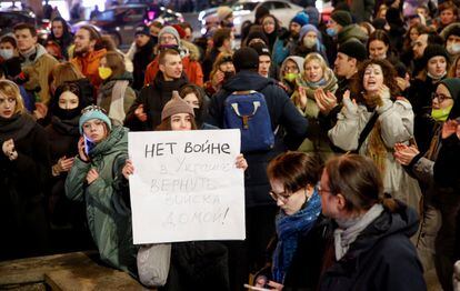 Manifestación en San Petersburgo contra la agresión rusa en Ucrania, este jueves.