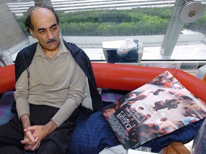 Mehran Karimi Nasseri, en la zona de tránsito del aeropuerto Charles de Gaulle, en agosto de 2004.