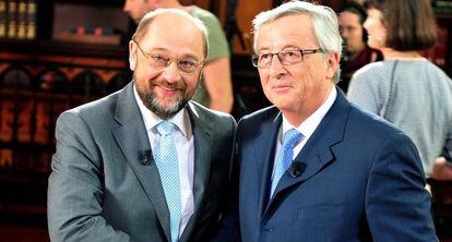 Los candidatos a presidir la Comisi&oacute;n Europea, Schulz y Juncker, en abril. 