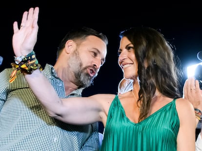 Santiago Abascal y Macarena Olona, la noche electoral del 19-J en Sevilla.